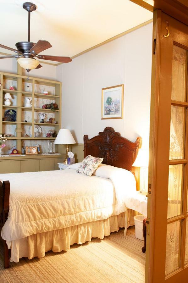 The Historic Wolf Hotel Ellinwood Esterno foto