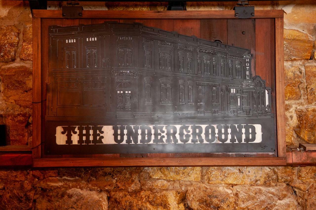 The Historic Wolf Hotel Ellinwood Esterno foto