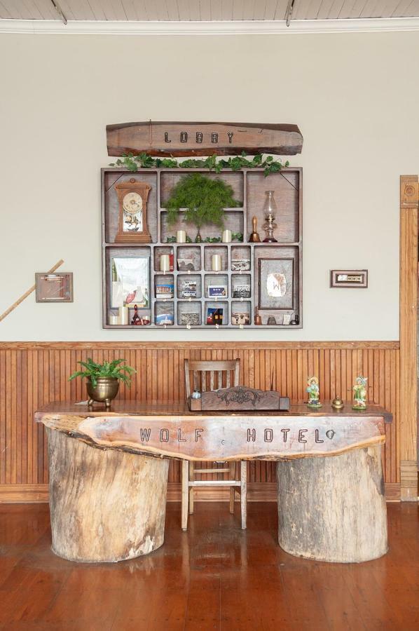 The Historic Wolf Hotel Ellinwood Esterno foto