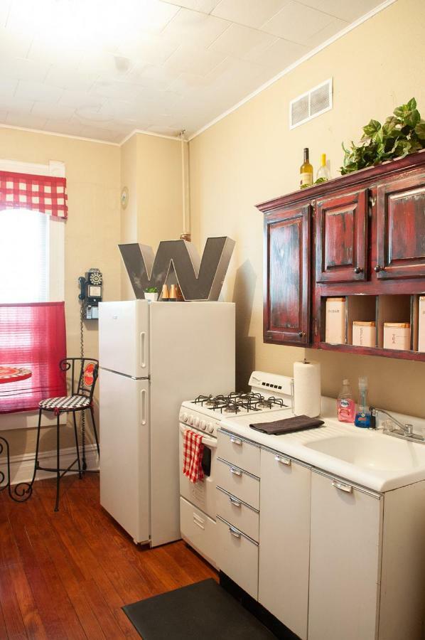 The Historic Wolf Hotel Ellinwood Esterno foto