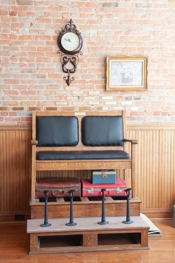 The Historic Wolf Hotel Ellinwood Esterno foto