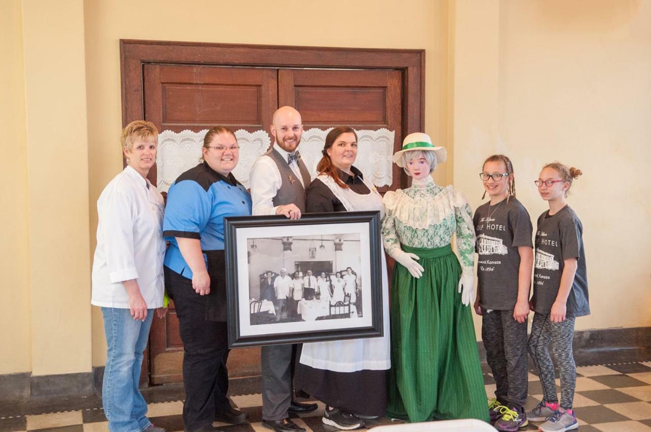 The Historic Wolf Hotel Ellinwood Esterno foto