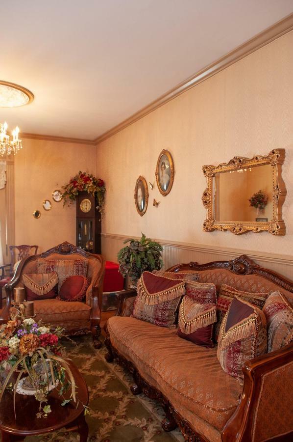 The Historic Wolf Hotel Ellinwood Esterno foto